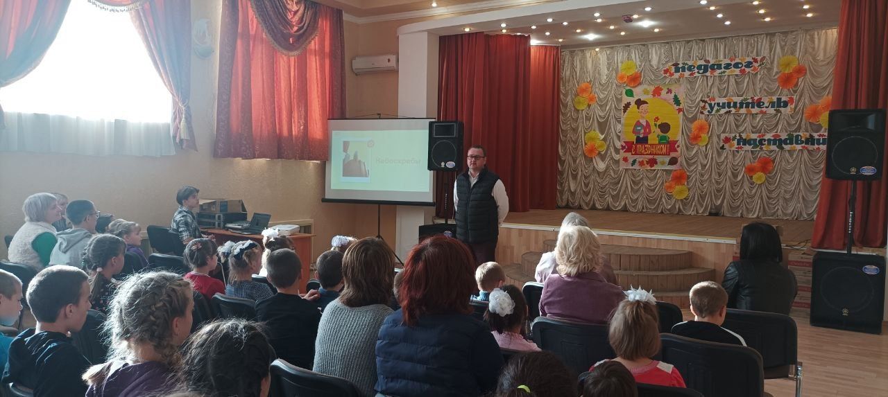 «Лидер россии» Владислав Васильев выступает перед несовершеннолетними на ВОТ Донецкой области Украины