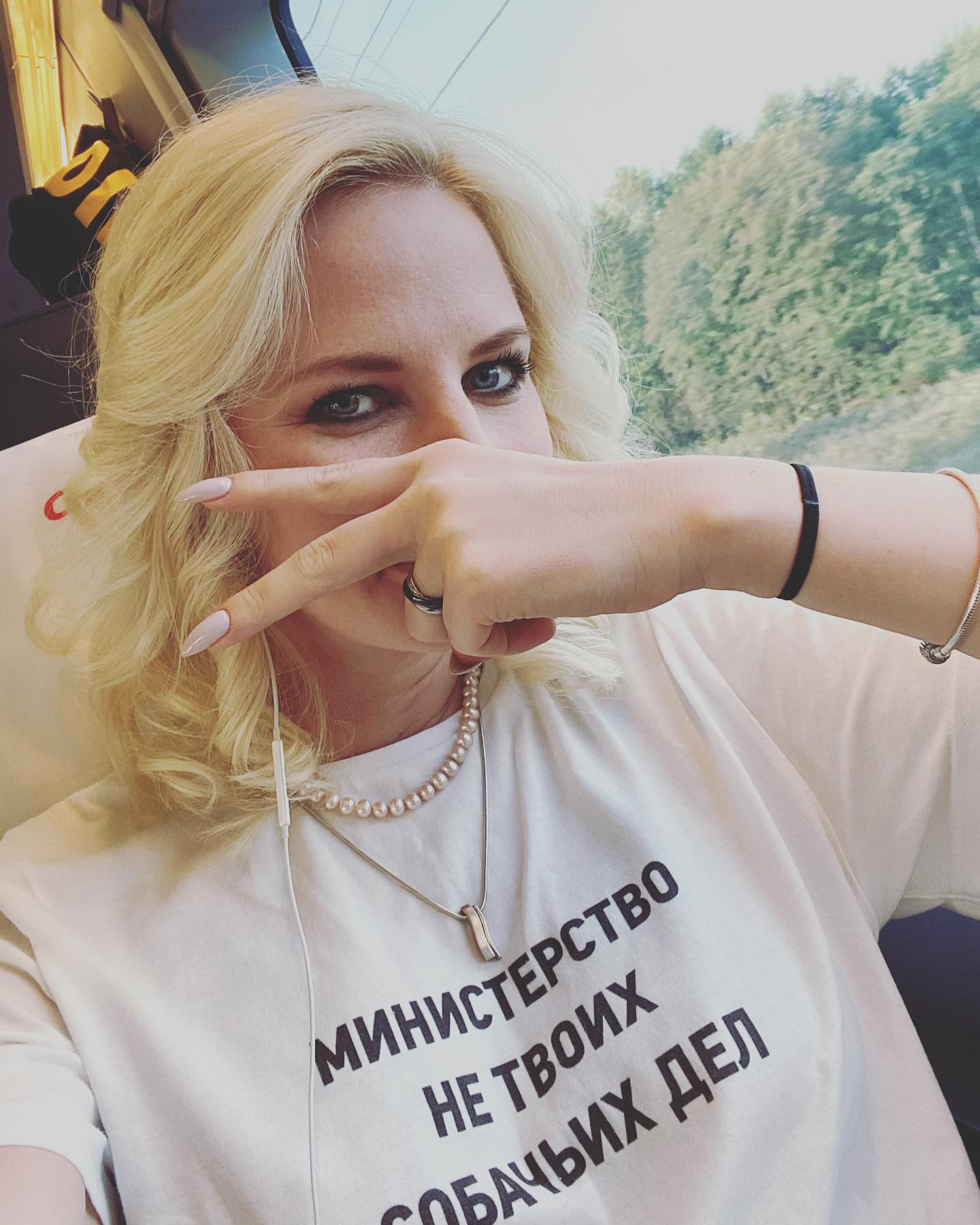 Директор департамента государственной поддержки искусства и&nbsp;народного творчества минкультуры&nbsp;рф Грибанова Анна Александровна в&nbsp;футболке «Министерство не&nbsp;твоих собачьих дел»