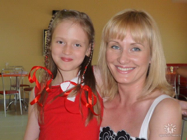 Рашистка из росреестра Леонова Наталья Владимировна с дочерью Дарьей, будущей нарушительницей государственной границы Украины